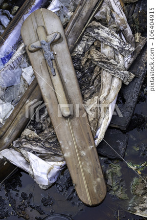 Coffin burned cremation 106404915