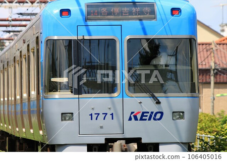 [Keio] 1000 series ~ light blue ~ door-up (Inokashira Line: Komaba Todai-mae ~ Ikenoue) 106405016