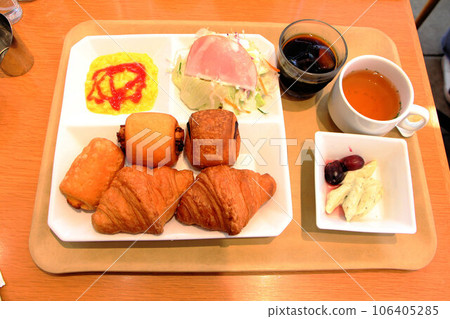 Simple breakfast with various types of bread, morning bread buffet, scrambled eggs 106405285