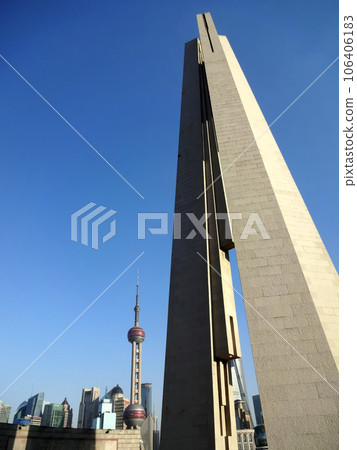 透過上海人民英雄紀念碑看象徵塔 106406183