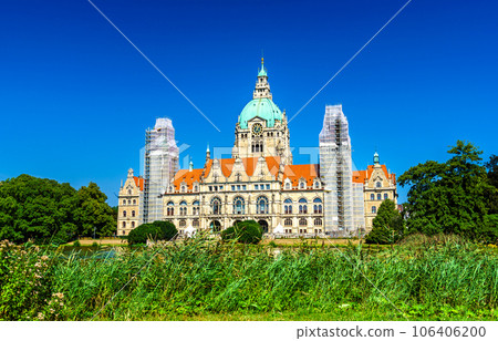 New Town Hall of Hannover with a lake in Lower Saxony, Germany 106406200