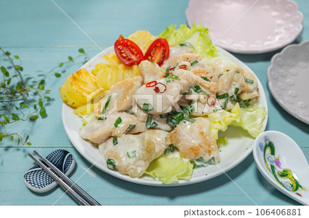 雞胸肉配雞肉蛋黃醬 106406881