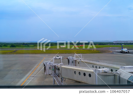 Hokkaido New Chitose Airport Boarding Bridge 106407057