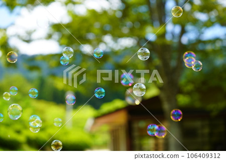 Soap bubbles in the park shop background/square 106409312