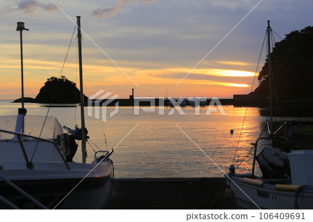 Sunset seen from Nishina fishing port Sunset seen from Nishina fishing port 106409691