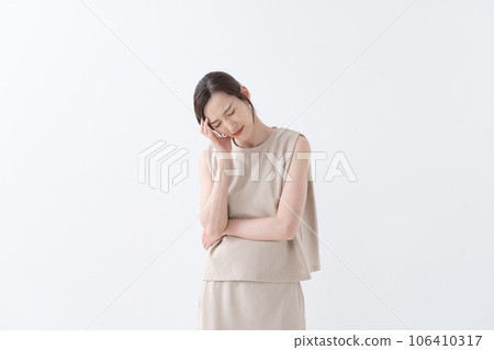 Headache poor physical condition woman Headache poor physical condition woman 106410317