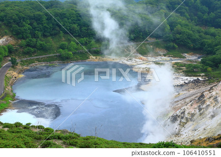 Oyunuma with the scent of sulfur and rising steam Oyunuma with the scent of sulfur and rising steam 106410551