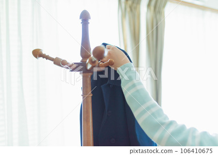 coat hanger at home 106410675