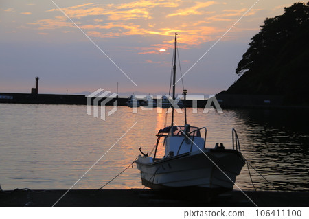 Sunset seen from Nishina fishing port 106411100