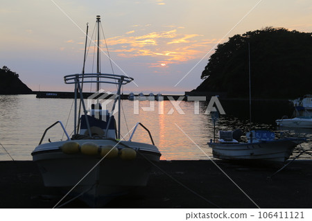 從仁科漁港看到的日落 106411121