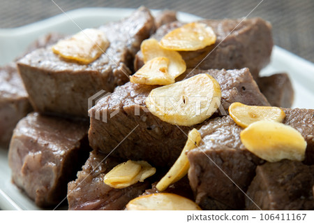 Garlic diced steak close-up. Garlic diced steak close-up. 106411167