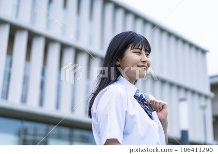 Portrait of a smiling high school girl 106411290