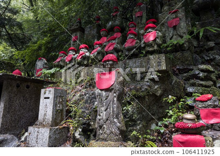 地藏菩薩和七福神禪心登上高尾山的路上 106411925