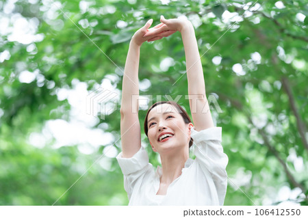 森林沐浴綠色女性美麗 106412550