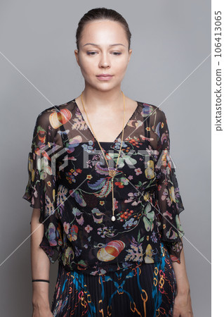 Gold chain necklace on neck of romantic woman Gold chain necklace on neck of romantic woman 106413065