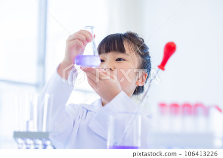Elementary school girl studying science 106413226