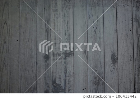 Exposed concrete with a wood grain finish using a cedar board formwork Exposed concrete with a wood grain finish using a cedar board formwork 106413442