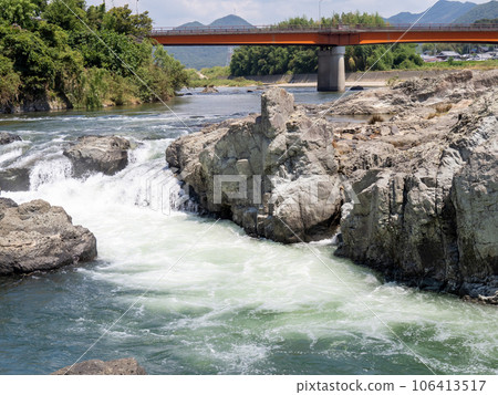 The flow of the Kako River in Toryu-nada (Kato City, Hyogo Prefecture). The flow of the Kako River in Toryu-nada (Kato City, Hyogo Prefecture). 106413517