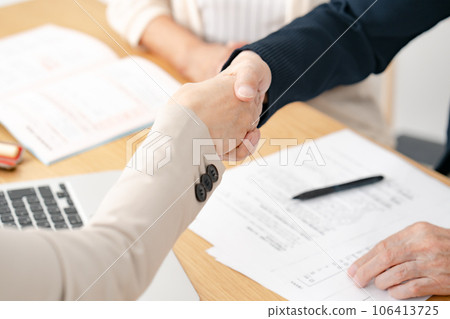 Senior couple preparing for end of life shaking hands Senior couple preparing for end of life shaking hands 106413725