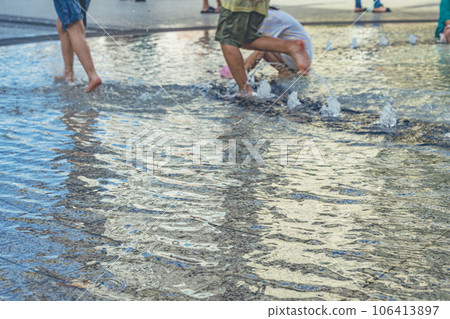 Ikebukuro Nishiguchi Park Feet of children playing in the water 106413897