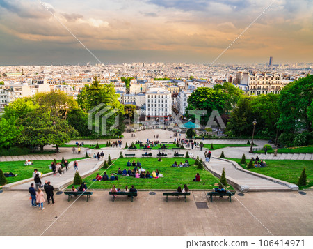 看從蒙馬特小山的黃昏的巴黎 看從蒙馬特小山的黃昏的巴黎 106414971