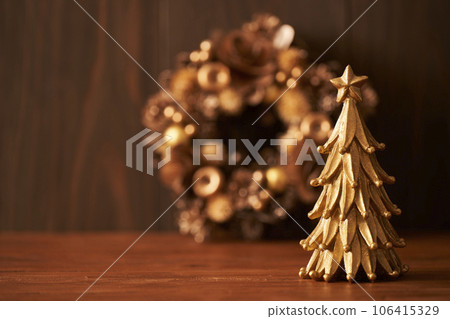 桌面聖誕樹和花環聖誕形象 桌面聖誕樹和花環聖誕形象 106415329