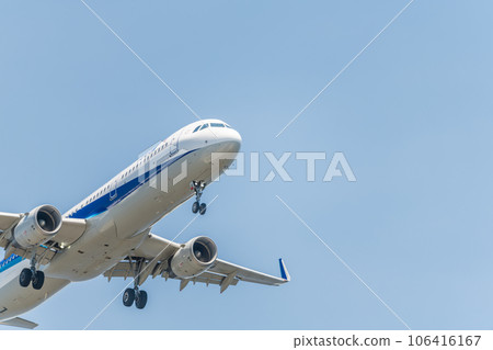 [ANA aircraft in preparation for landing from the sky above Jonanjima Seaside Park] 106416167