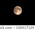 The moon in the night sky 106417129
