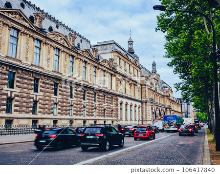 Paris Louvre Museum 106417840