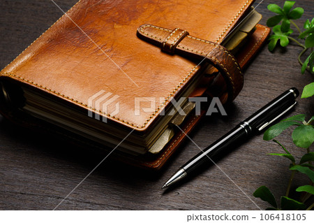 System notebook and pen 106418105