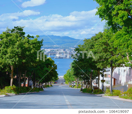 函館旅遊勝地:海景美麗的八幡坂 函館旅遊勝地:海景美麗的八幡坂 106419097