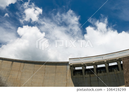 Summer blue sky and dam wall 106419299