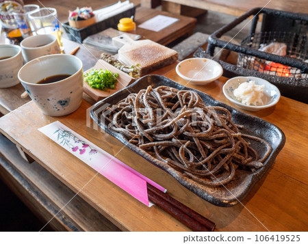 冰涼美味的 100% 蕎麥麵，夏日傳統 106419525
