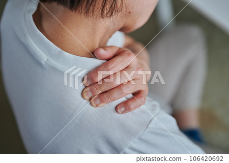 Senior women suffering from stiff shoulders Senior women suffering from stiff shoulders 106420692