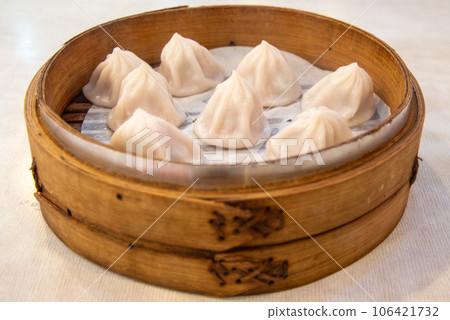 Exquisite Taiwanese specialty xiao long bao 106421732