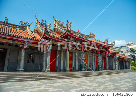 Beautiful scenery of Xingtian Temple in Taipei 106421809