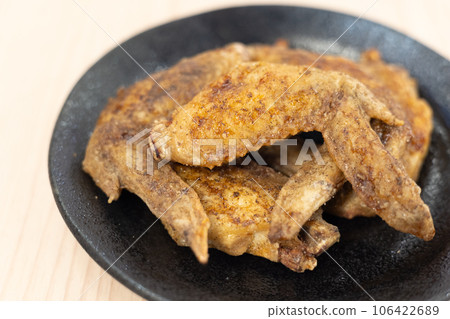 Delicious fried chicken wings 106422689