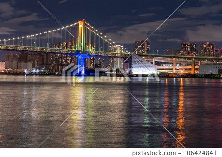 【東京】彩虹橋夜景,彩虹色點亮 【東京】彩虹橋夜景,彩虹色點亮 106424841