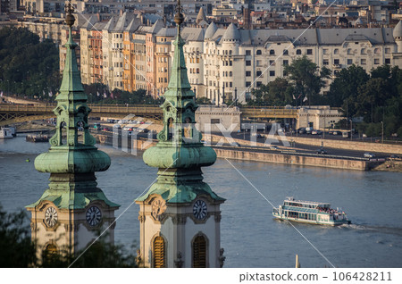 View over the Danube in Budapest, Hungary 106428211