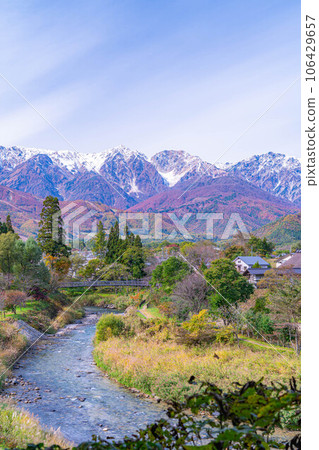 [秋天素材]白馬村秋天的風景[長野縣] 106429657