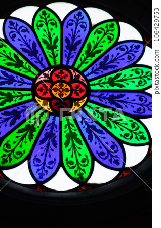 雄偉的彩色玻璃 106429753