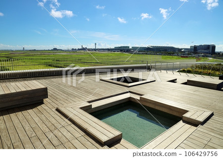 Haneda Airport seen from the footbath deck 106429756