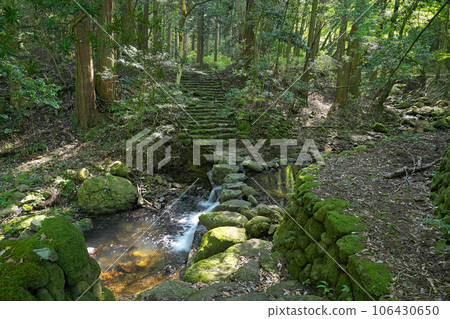 [Wanibuchi Temple (approach to Ukino Falls and Zao-do Hall)] Bessho-cho, Izumo City, Shimane Prefecture 106430650