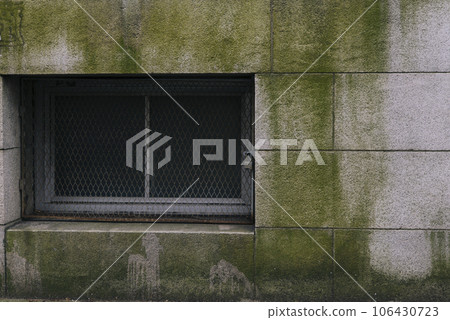 World Trade center building in Manhattan, view from between buildings from New Jersey 106430723