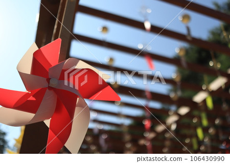 Windmills and wind chimes floating in the blue sky, Takekoma Shrine, Miyagi Prefecture 106430990