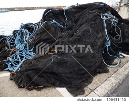 千葉縣漁港堆積的漁網 千葉縣漁港堆積的漁網 106431430