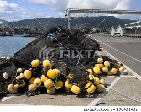 千葉縣漁港堆積的漁網 106431432