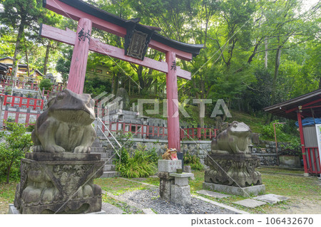 京都伏見稻荷大社末廣大神和青蛙雕像（井原谷地區） 106432670