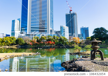 Kyu-Shiba Rikyu Garden in autumn leaves in Minato Ward, Tokyo in late autumn 106432854