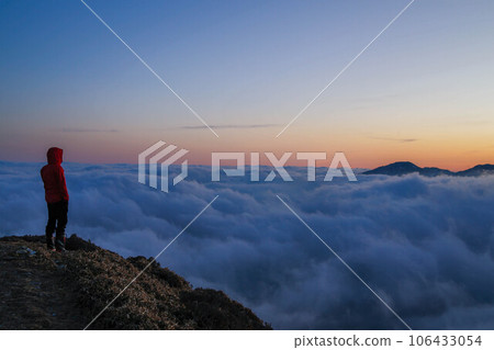 漂浮在雲彩海的山 106433054